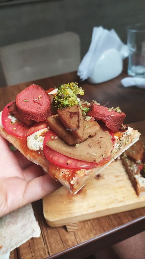 Pizza full veggie meat at Samadhi Veggie Food in Lima