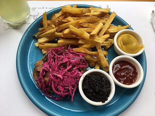 Vegetarian burger without bread to make it vegan at Supléxio in Sao Miguel