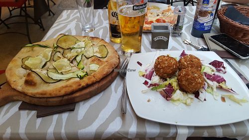 White pizza & vegan Meatballs at Antico Molo by Le Barbecue in Bari