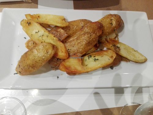 Skinned fried potatoes at Marilion in Lefkada