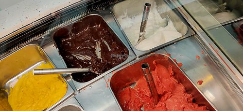 4 VEGAN flavours, Mango, Chocolate, Lemon & Strawberry at Gelateria I Tre Santi in Como