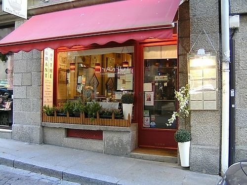 Outside at Marie Thé Cuisine in Saint-malo