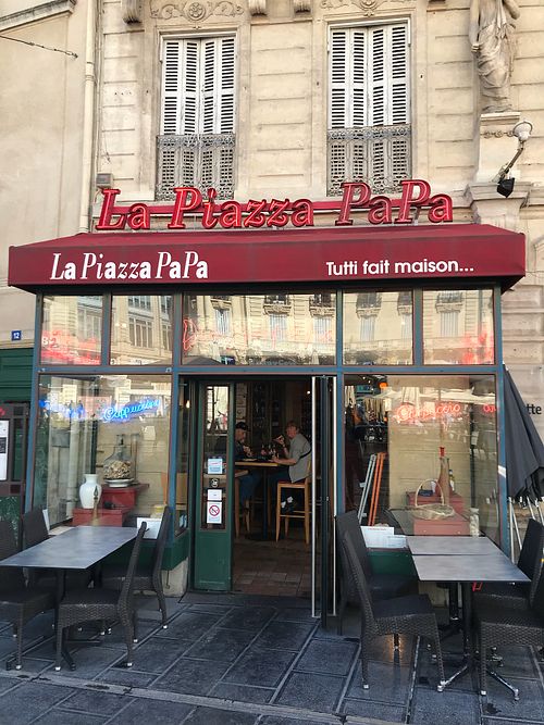 Outside at La Piazza Papa - Comedie in Montpellier