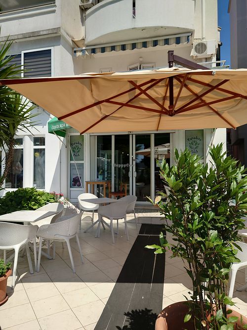 Facade at Paradise Food in Budva