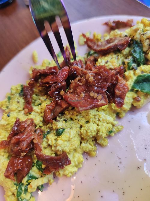 Tofu scramble at La Tienda de Los Unicornios in Granada