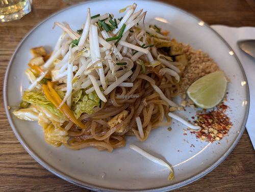 Pad Thai at Kapunka Vegan in Paris