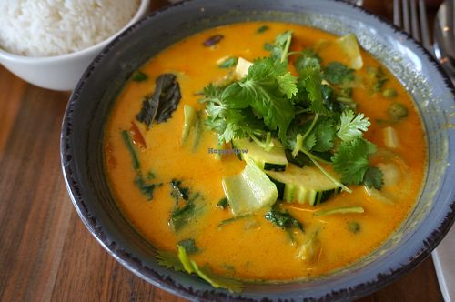 Yellow curry w/summer vegetables at Kapunka Vegan in Paris