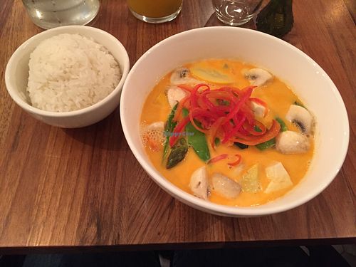 Yellow curry at Kapunka Vegan in Paris