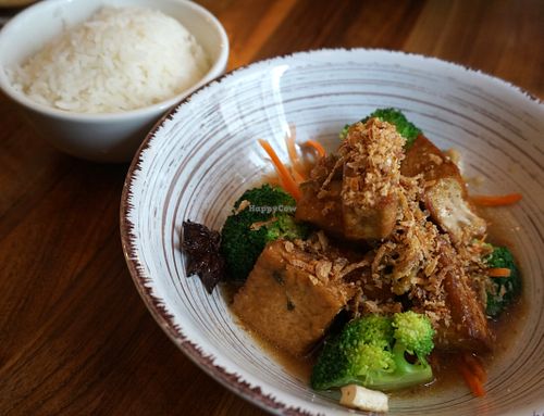 Tofu with five spices at Kapunka Vegan in Paris