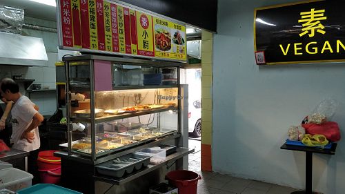 Serves eggs, NOT Vegan food stall (as shown) at Vegetarian Stall in Central Singapore