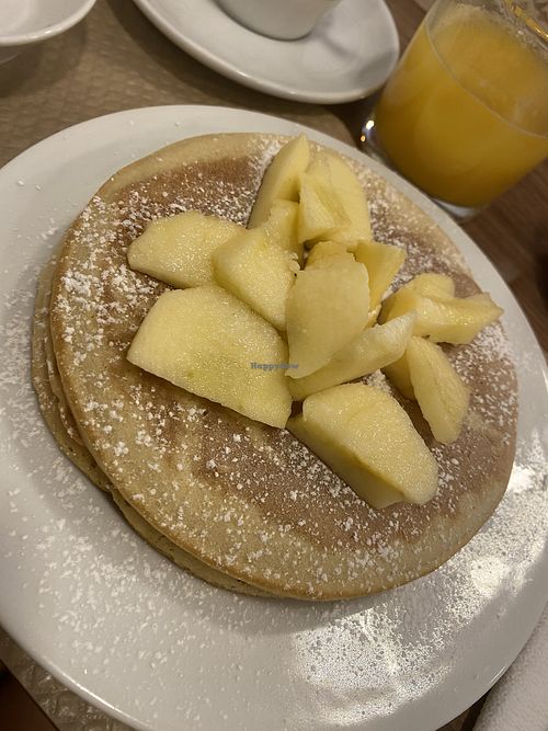 Vegan pancakes with fruit x at Biscoito in Porto
