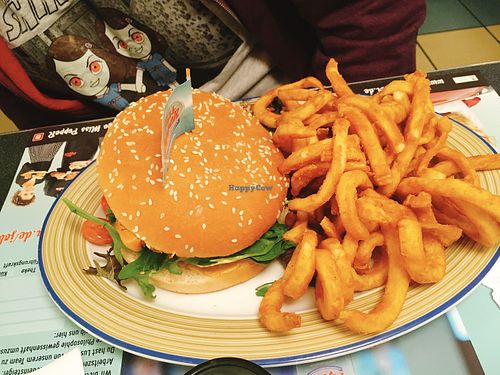 veggie maccaroni burger at Miss PeppeR in Frechen