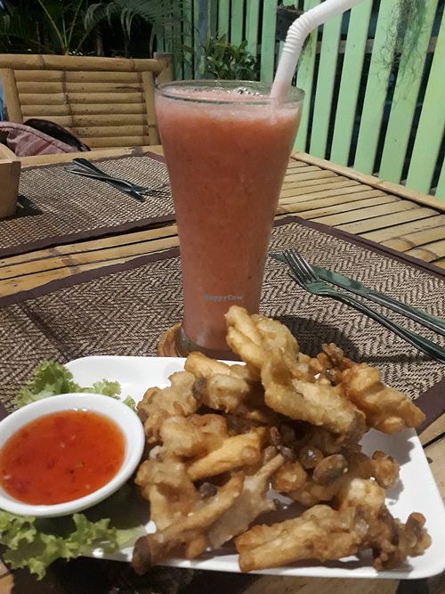 Battered mushrooms and strawberry shake at Taste From Heaven in Koh Phangan