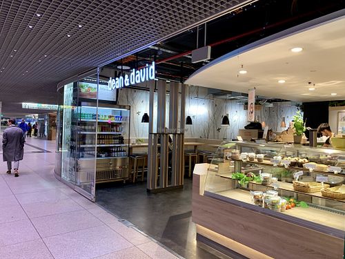 store front at Dean & David - Hauptbahnhof in Munich