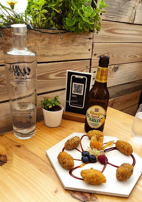 croquetas y cerveza exquisitas at Cor de Carxofa in Benicarlo