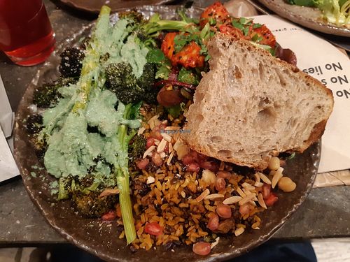 Spicy tofu + Moroccan rice + roasted broccoli #Veganuary at Honest Greens - Hortaleza in Madrid