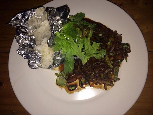 Side dishes of venduras al wok and rice  at Tierra Todo Natural in San Pedro De Atacama