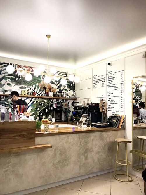 Beautifully Eating  at Krasivo Est in Kharkiv