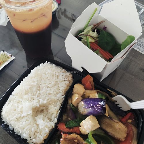 Tofu veggies w/rice, salad & Thai tea w/coconut milk at Gra Pow in Riverside