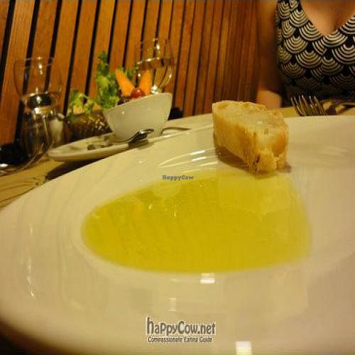 bread and yummy oil at La Zucca in Venice