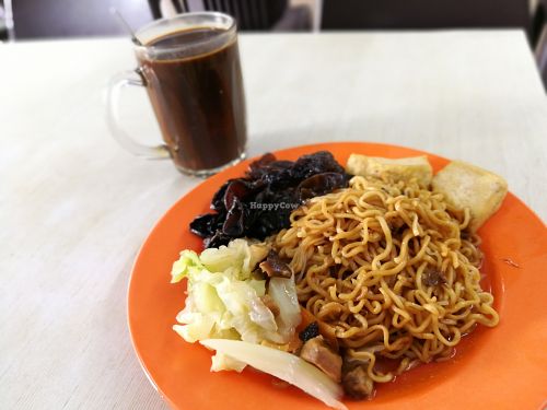 Vegetarian noodles at Xiang Xiang Healthy 香香健康素食 in West Singapore
