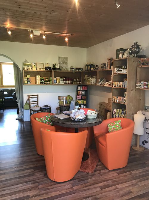 Numerous rooms to the shop and café   at Bilobi Laden & Cafe in Strobl