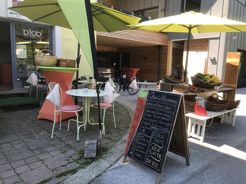 Outdoor dining and veggie carts   at Bilobi Laden & Cafe in Strobl