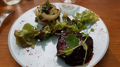 Seitan caramelized in beetroot at 66 Green Restaurant in Perigueux