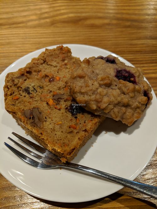 Sugarless carrot cake and blueberry cookie at 0831 Organic Restaurant in Asahikawa