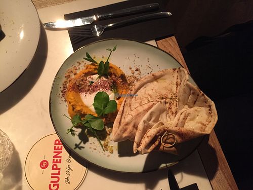 Bread and hummus at Meatless District - De Pijp in Amsterdam