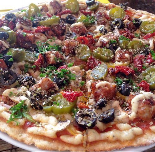 Super delishh smoked bbq tempeh pizza at Bean Me Up in Goa