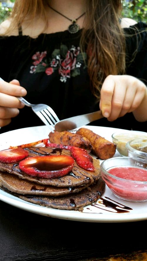 pancakes and sausages at Bean Me Up in Goa