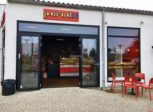 Outside at Paradis in Solroed