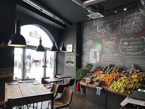 Café and shop at Juice Junkie in Augsburg