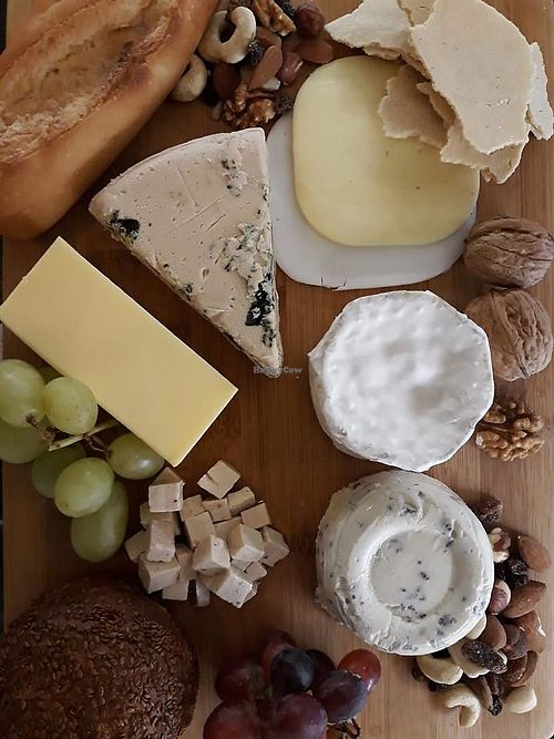 Vegan kaasplank - Vegan cheeseboard at Sweet Vegan in Antwerpen