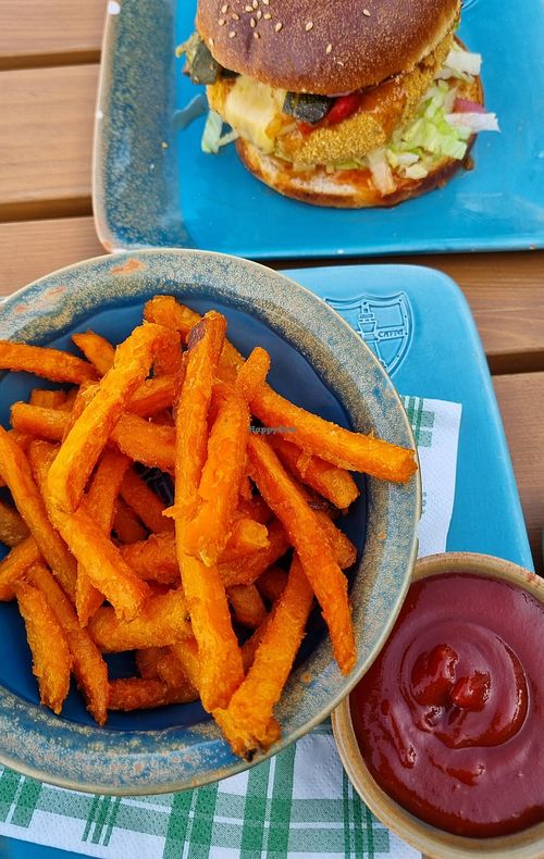 Sweet potato fries (veggie burger in the back) at King's Caffe in Malinska