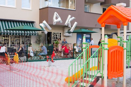 Entrance at bistro ZDRAVO in Sarajevo