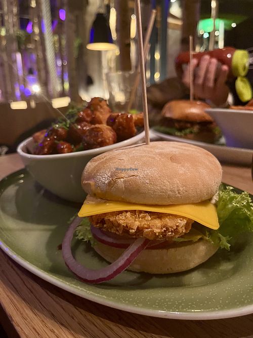 Zeitgeist Burger + BBQ Cauli Wings  at Hans im Glück in Nuremberg