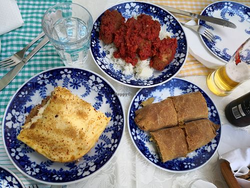 Pratos veganos at Penteskoufoi in Corinth