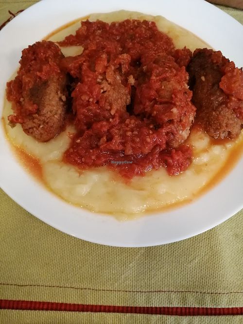 Soutzouki with mashed potatoes at Penteskoufoi in Corinth