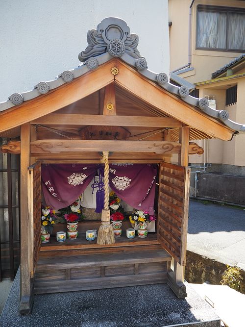 The street of the B&B at Vegan Minshuku Sanbiki Neko in Kyoto