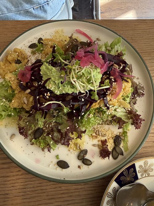 Vegan scrambled egg ok bread with pea spread  at püük - fein + herausgeputzt in Hamburg