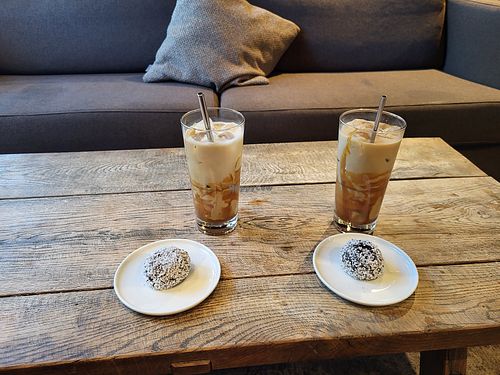 Vegan decaf ice caramel coffee and vegan chocolate balls at Espresso House in Kristianstad