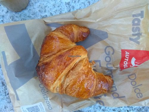 The vegan "brioche" at Time Cafe in Naples