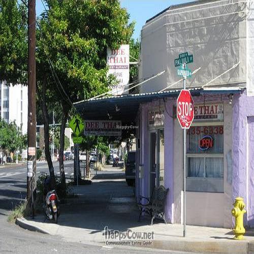 Outside restaurant at Dee Thai in Honolulu