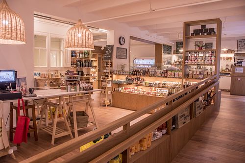 Tienda de alimentacion ecologica y vegetariana at XOC'OLIVE in Barcelona