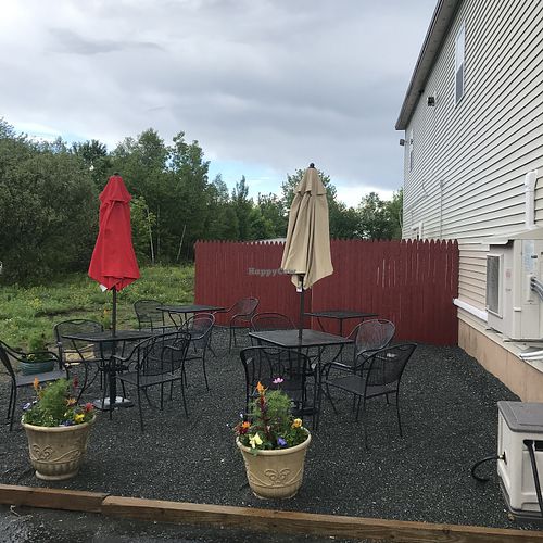 Outdoor seating at Chow Maine in Trenton