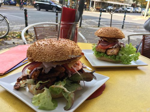 Pulled seitan burger and tempeh burger at Neue Republik Reger in Berlin