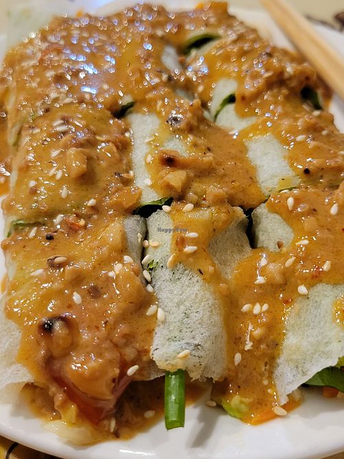 Fresh spring rolls, so yummy! Must try. Still the best dish in the menu after 23 years at May Kaidee in Bangkok