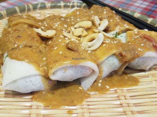 Yet another shot of veggie rolls, i love these ❤️ at May Kaidee in Bangkok